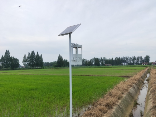 太阳能风吸式杀虫灯代理